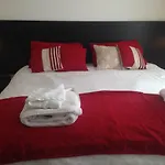 Cloverlea Apartment *