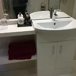 Cloverlea Apartment *