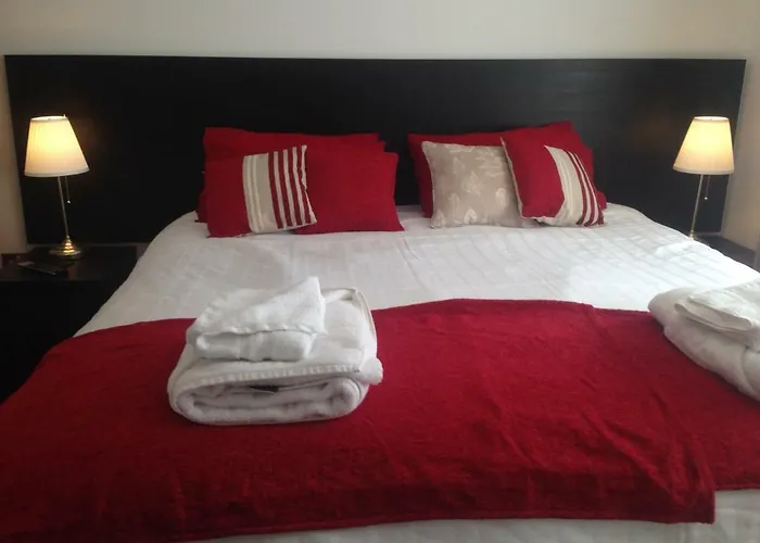 Cloverlea Apartment *