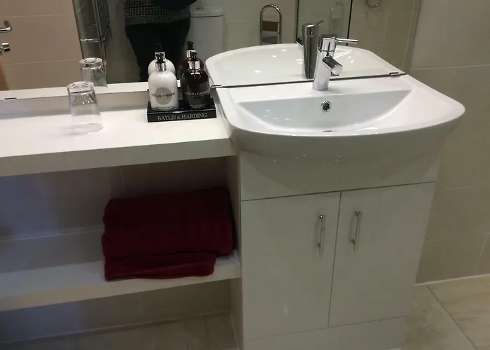 Cloverlea Apartment *